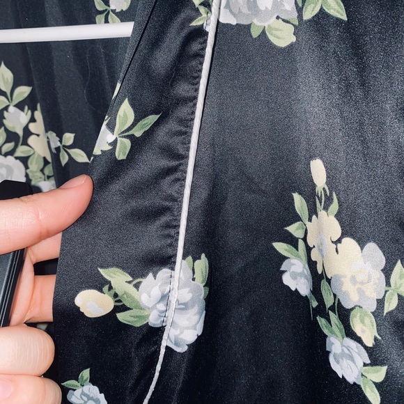 Satan robe - Picture 3 of 3